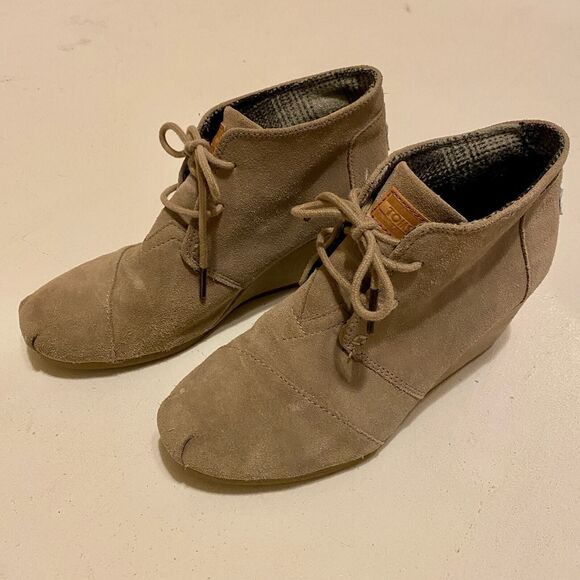 TOMS Women’s 7.5 Kayla Desert Wedge Booties – Tan Suede Lace-Up 2.75” Heel - Picture 1 of 8